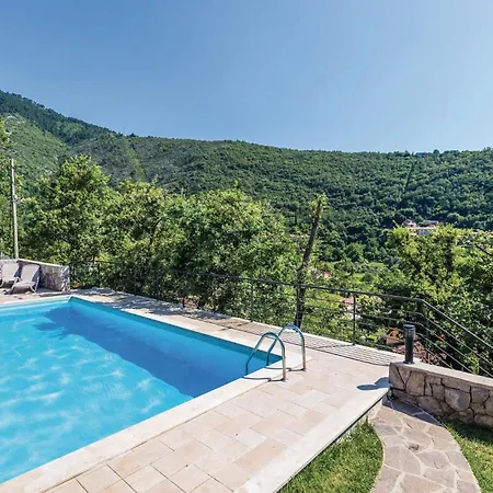 Apartment 1 Bedroom Beautiful In *